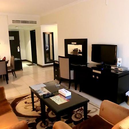 Deebaj Al Khabisi Plaza Aparthotel Dubai Bagian luar foto