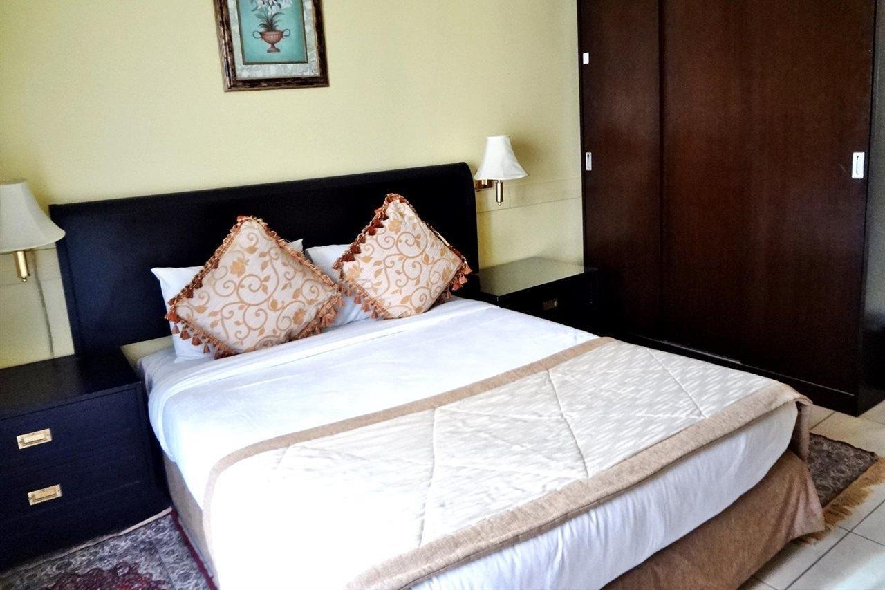 Deebaj Al Khabisi Plaza Aparthotel Dubai Bagian luar foto