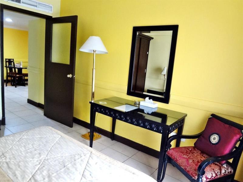 Deebaj Al Khabisi Plaza Aparthotel Dubai Bagian luar foto