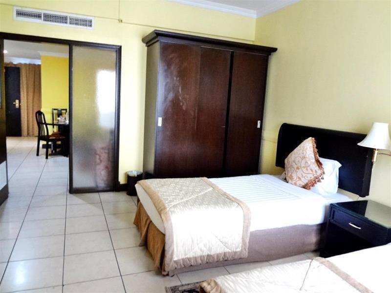 Deebaj Al Khabisi Plaza Aparthotel Dubai Bagian luar foto